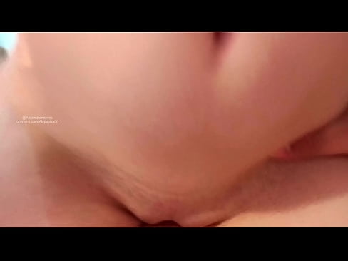 ❤️ E moe ana i loko o ka lumi o koʻu kaikuahine a pēlā wau i ala ai ❤️❌ Sex video ia makou