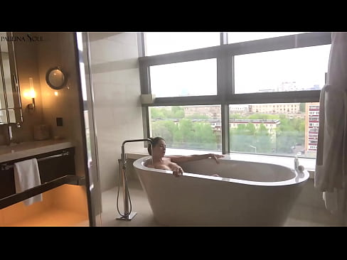 ❤️ ʻO ka pēpē nui e hoʻopaneʻe ana i kāna pussy i loko o ka lumi lua ❤️❌ Sex video ia makou