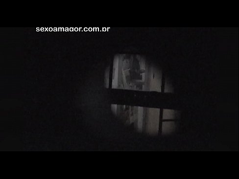 ❤️ Hoʻopaʻa malū ʻia ʻo Blondie e kahi voyeur kaiāulu i hūnā ʻia ma hope o nā pōhaku lepo ❤️❌ Sex video ia makou