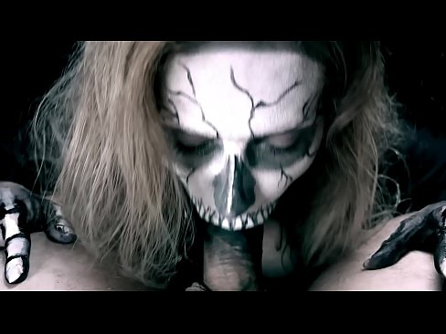 ❤️ ʻO ke kaikamahine daimonio e omo ana i ka moa me kona waha ʻeleʻele a me ka ʻai ʻana. ❤️❌ Sex video ia makou